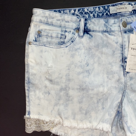 ✨Reduced NWT TORRID shorts - lace & beading - destructed- light wash -Plus Sized - Picture 8 of 14